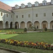 Cloître de l'ancien second monastère de la Visitation d'Annecy