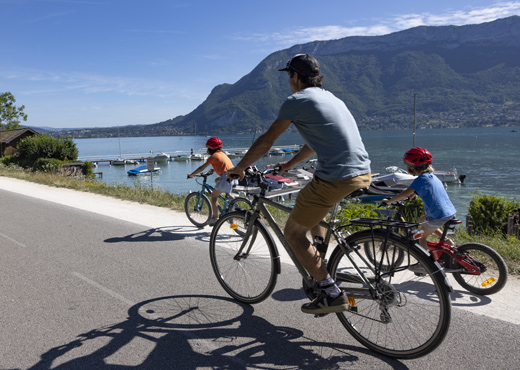 Cycling on Lake Annecy's greenway